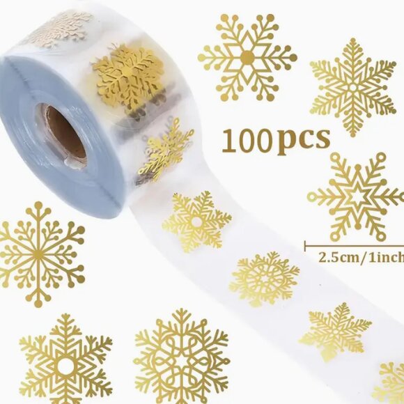 100 gold foil snowflake stickers - NEW - Picture 1 of 1